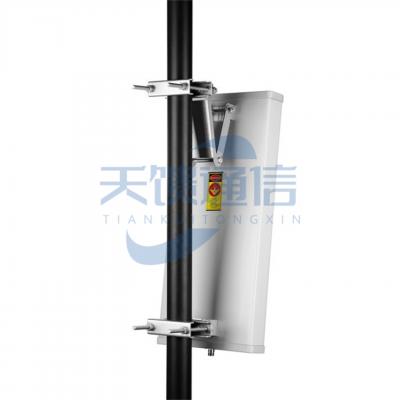 620MHz图传数传电台定向天线566-678MHz单极化定向板状扇区天线